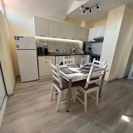 Apartment Happy Holiday Lazur Бургас Екстериор снимка