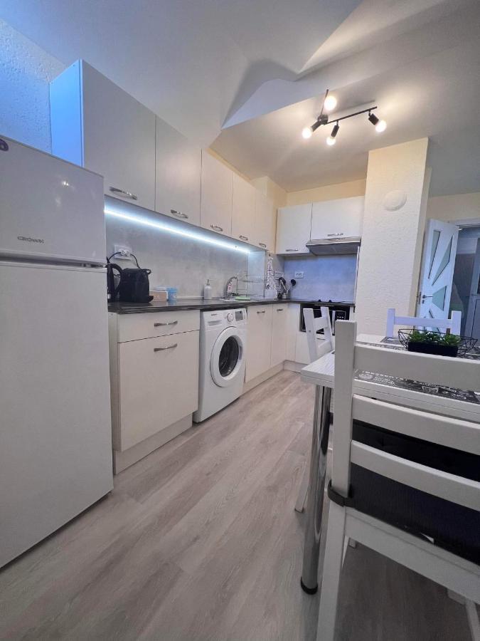 Apartment Happy Holiday Lazur Бургас Екстериор снимка