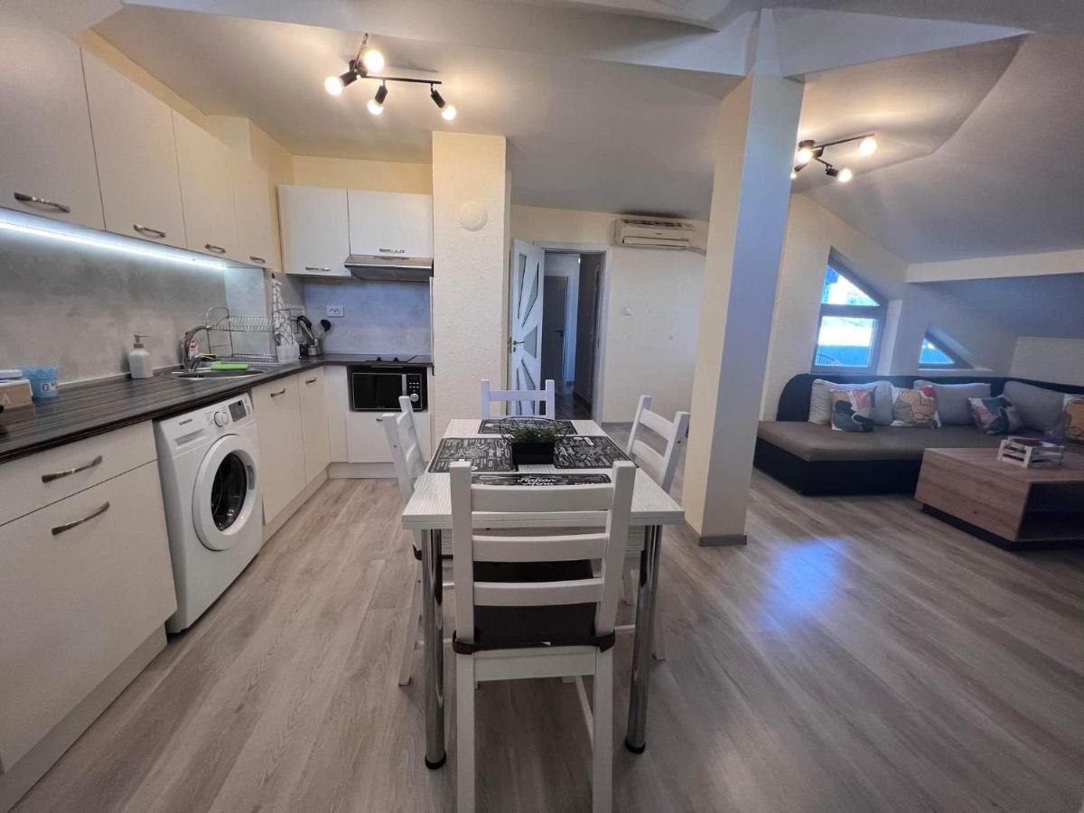 Apartment Happy Holiday Lazur Бургас Екстериор снимка